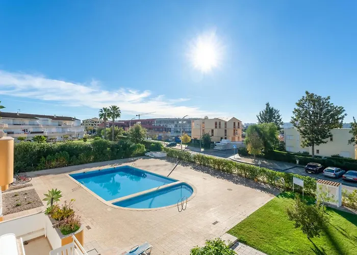 Design Top Floor With Balcony & Pool By Lovelystay