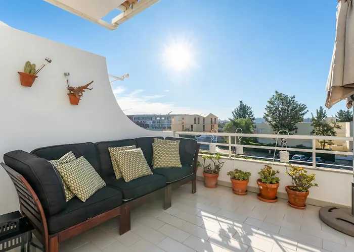 Design Top Floor With Balcony & Pool By Lovelystay